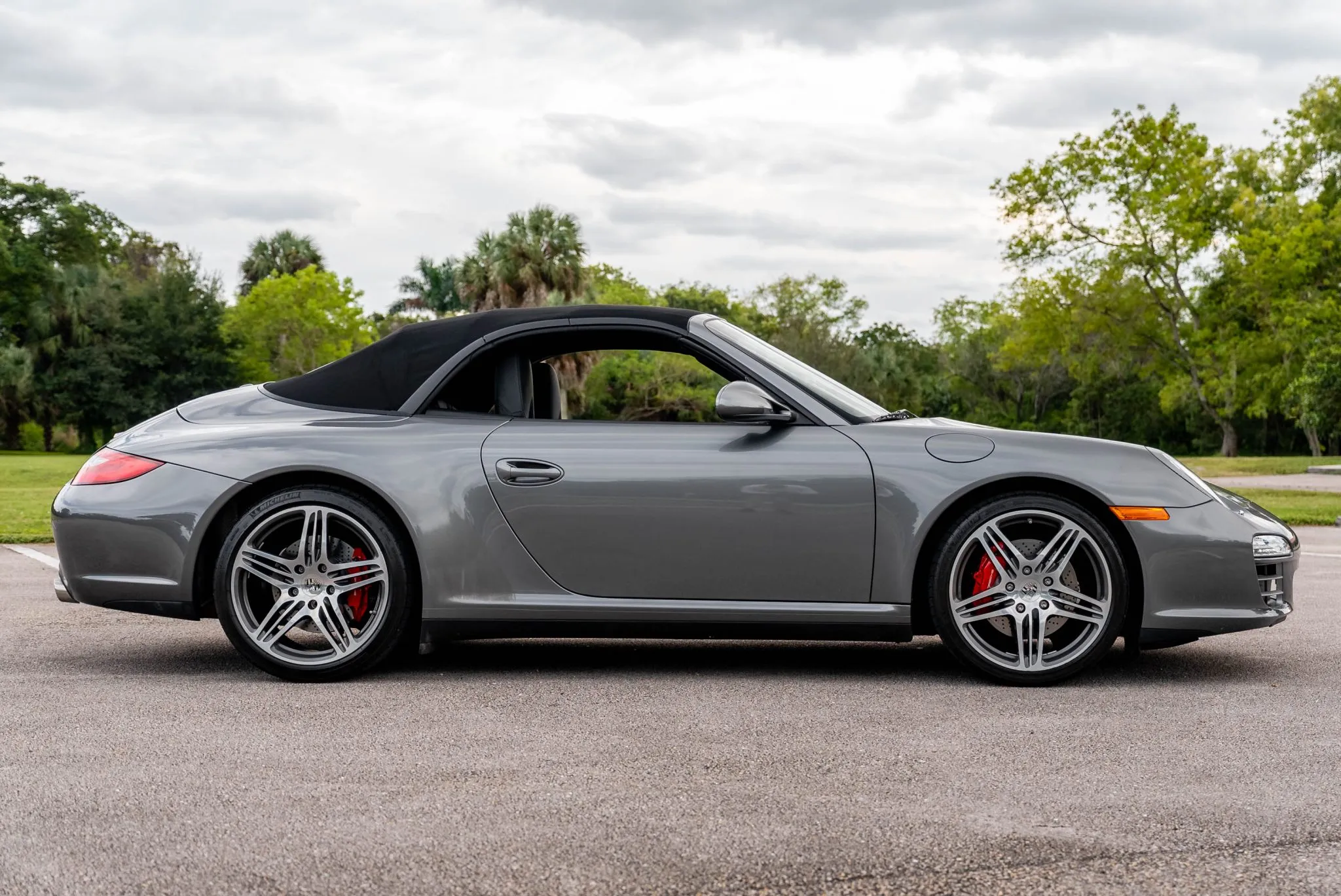 Load larger image of 2009 Porsche 911 Carrera 4S Cabriolet - Stuttcars Classified