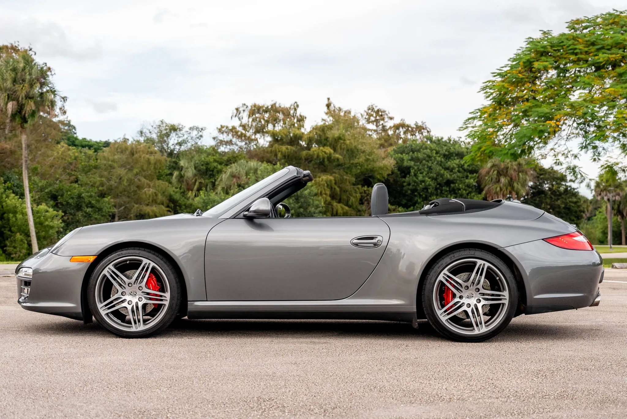 Load larger image of 2009 Porsche 911 Carrera 4S Cabriolet - Stuttcars Classified