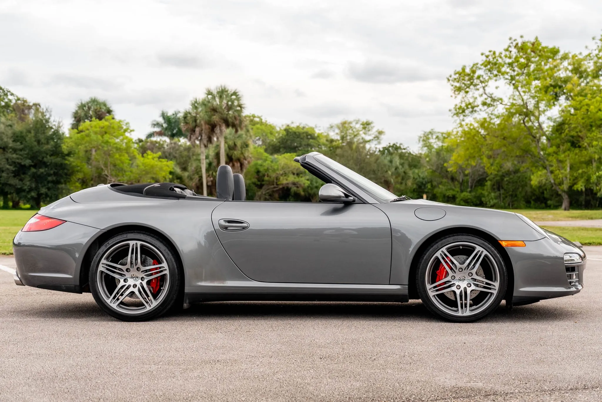 Load larger image of 2009 Porsche 911 Carrera 4S Cabriolet - Stuttcars Classified