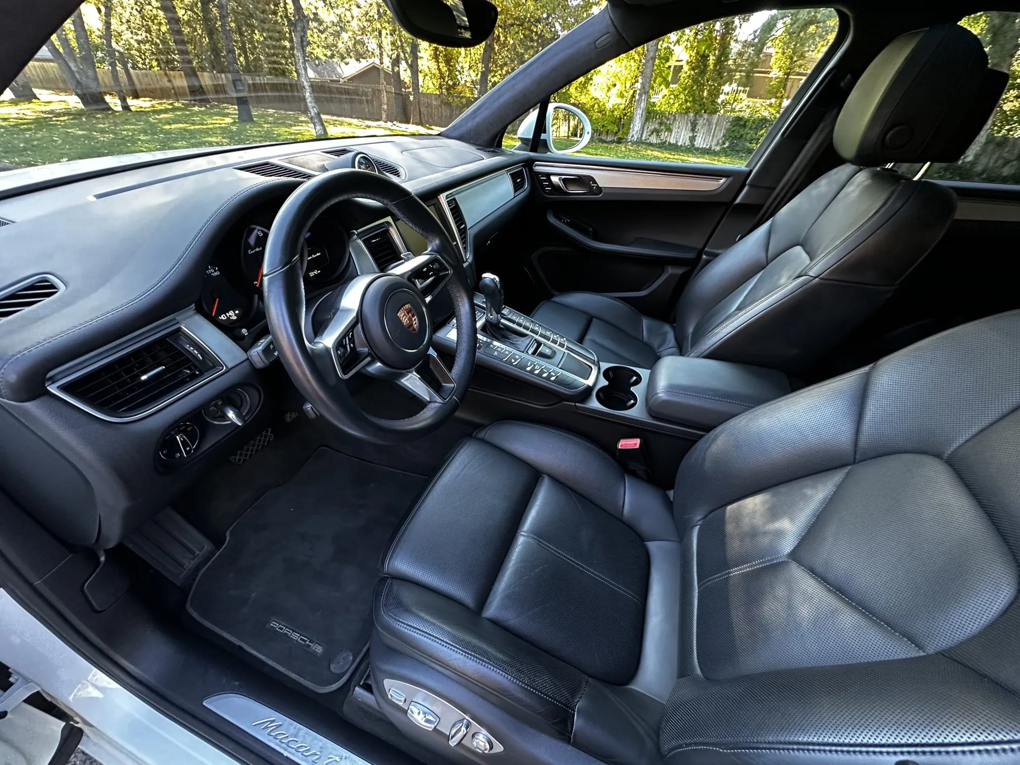 Load larger image of 2015 Porsche Macan Turbo - Stuttcars Classified