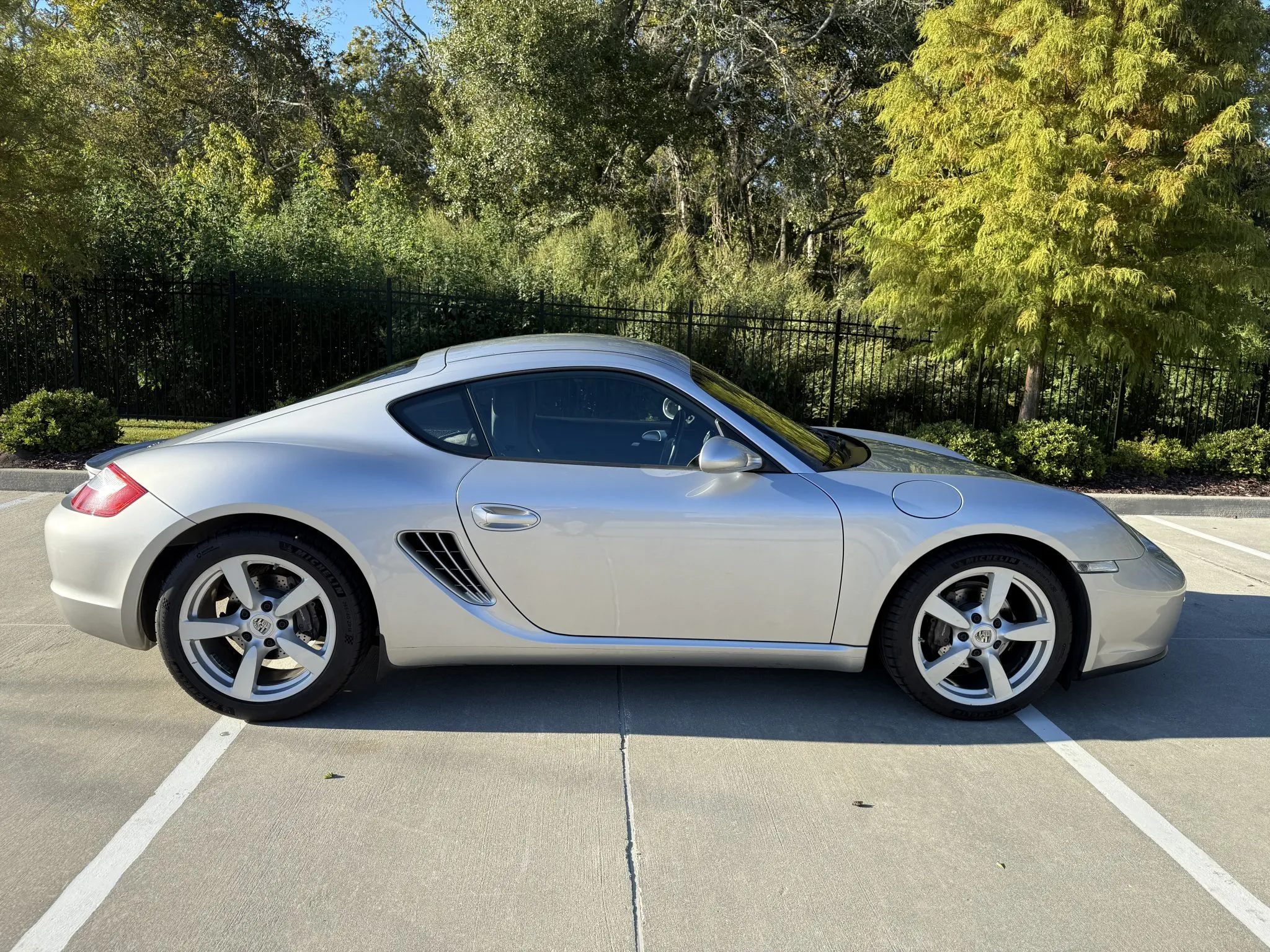 Load larger image of 2007 Porsche Cayman - Stuttcars Classified