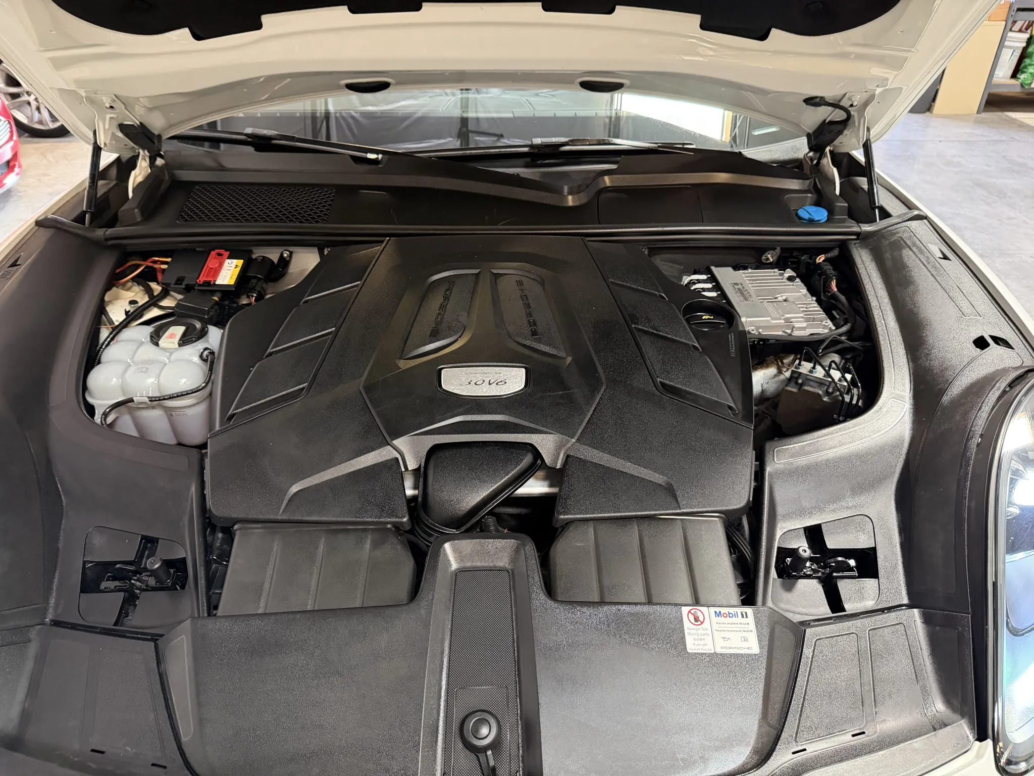 Load larger image of 2019 Porsche Cayenne - Stuttcars Classified