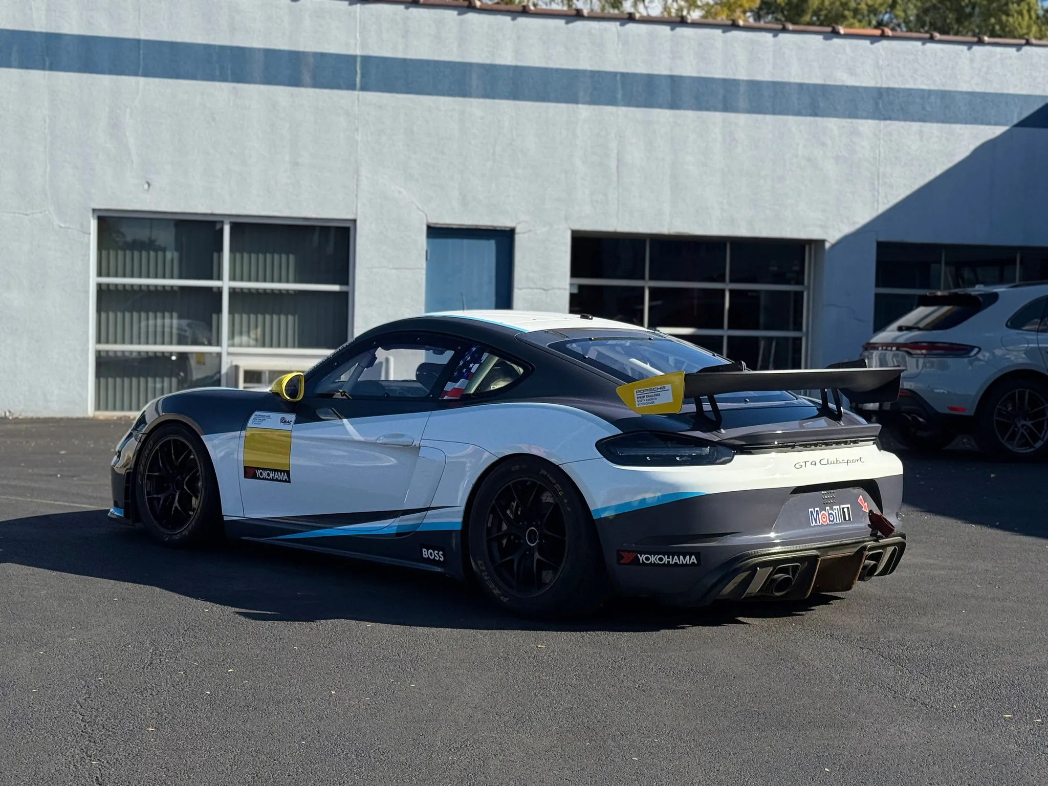 Load larger image of 2020 Porsche 718 Cayman GT4 Clubsport Competition MR - Stuttcars Classified