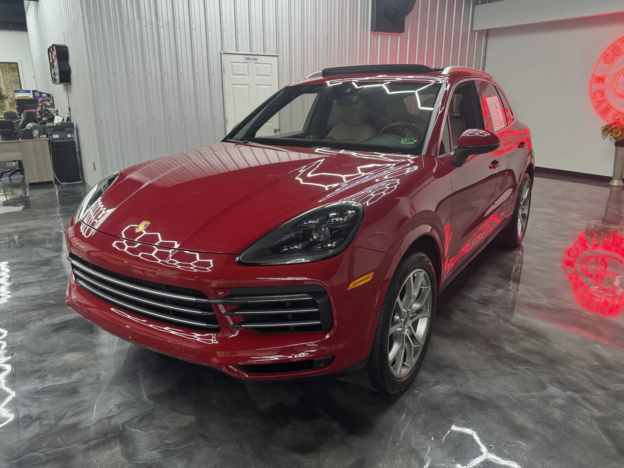 Load larger image of 2021 Porsche Cayenne - Stuttcars Classified