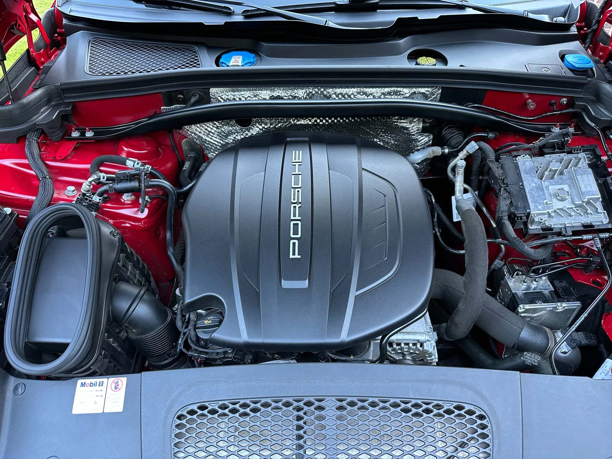 Load larger image of 2021 Porsche Macan - Stuttcars Classified