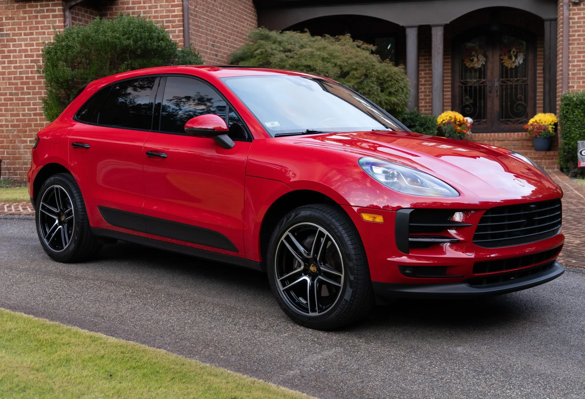 Load larger image of 2021 Porsche Macan - Stuttcars Classified