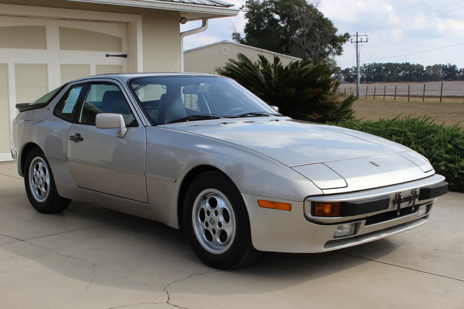 Load larger image of 1988 Porsche 944 - Stuttcars Classified