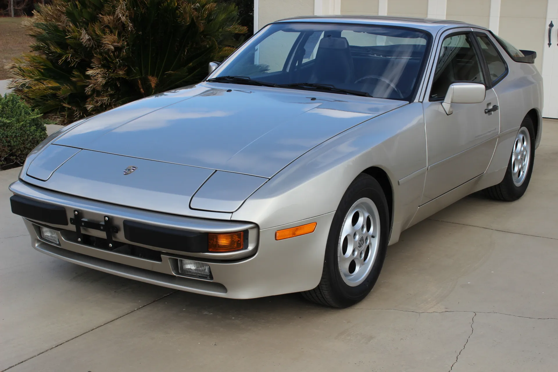 Load larger image of 1988 Porsche 944 - Stuttcars Classified
