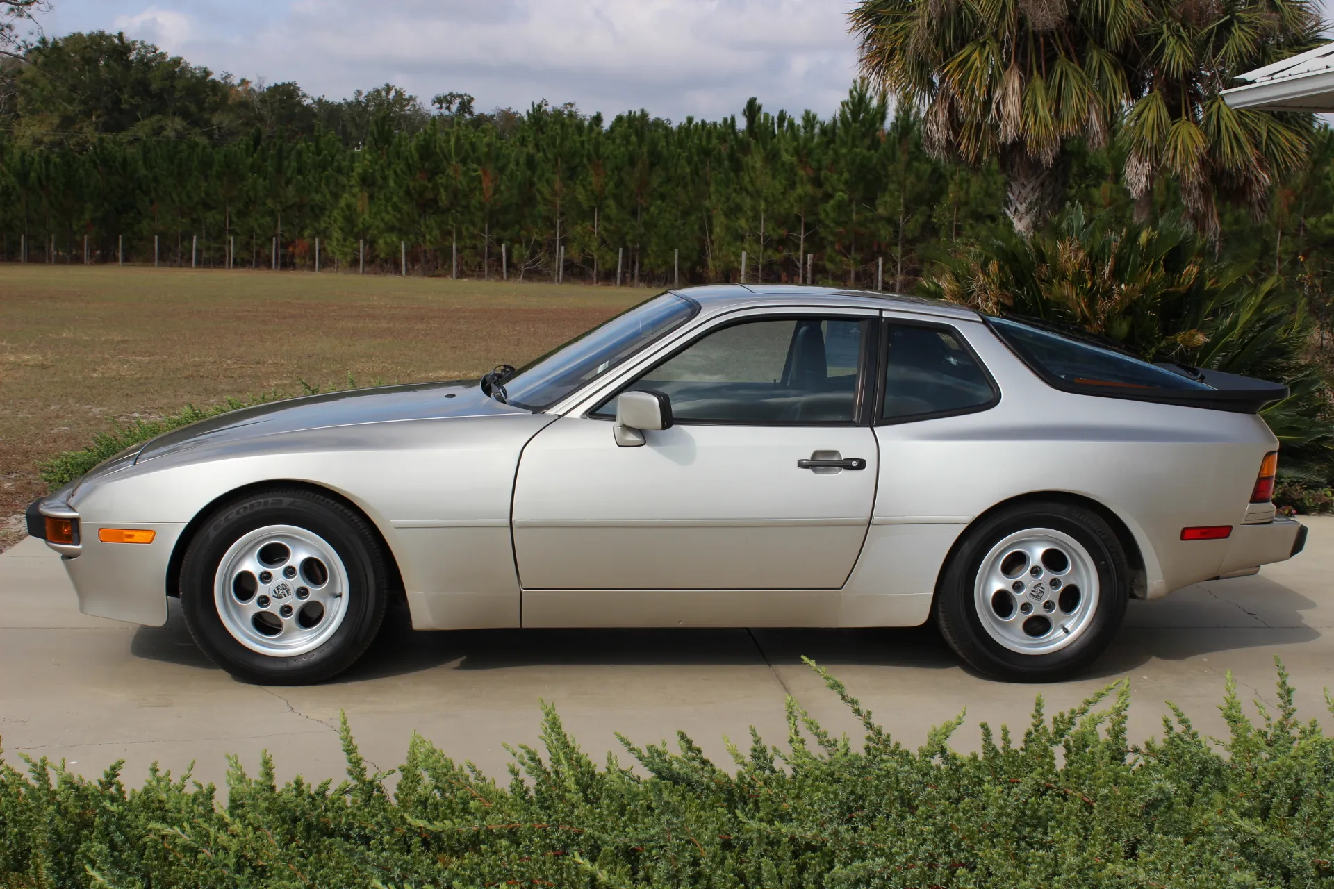Load larger image of 1988 Porsche 944 - Stuttcars Classified