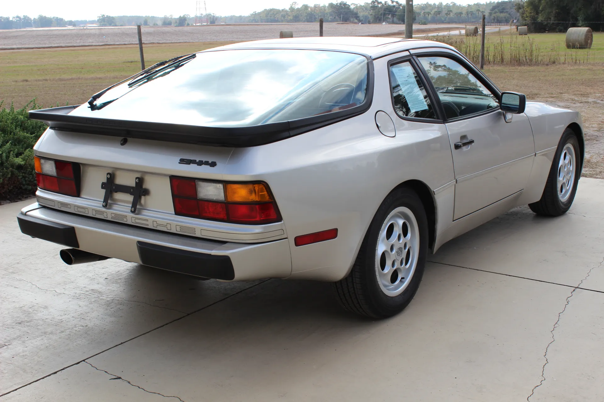 Load larger image of 1988 Porsche 944 - Stuttcars Classified