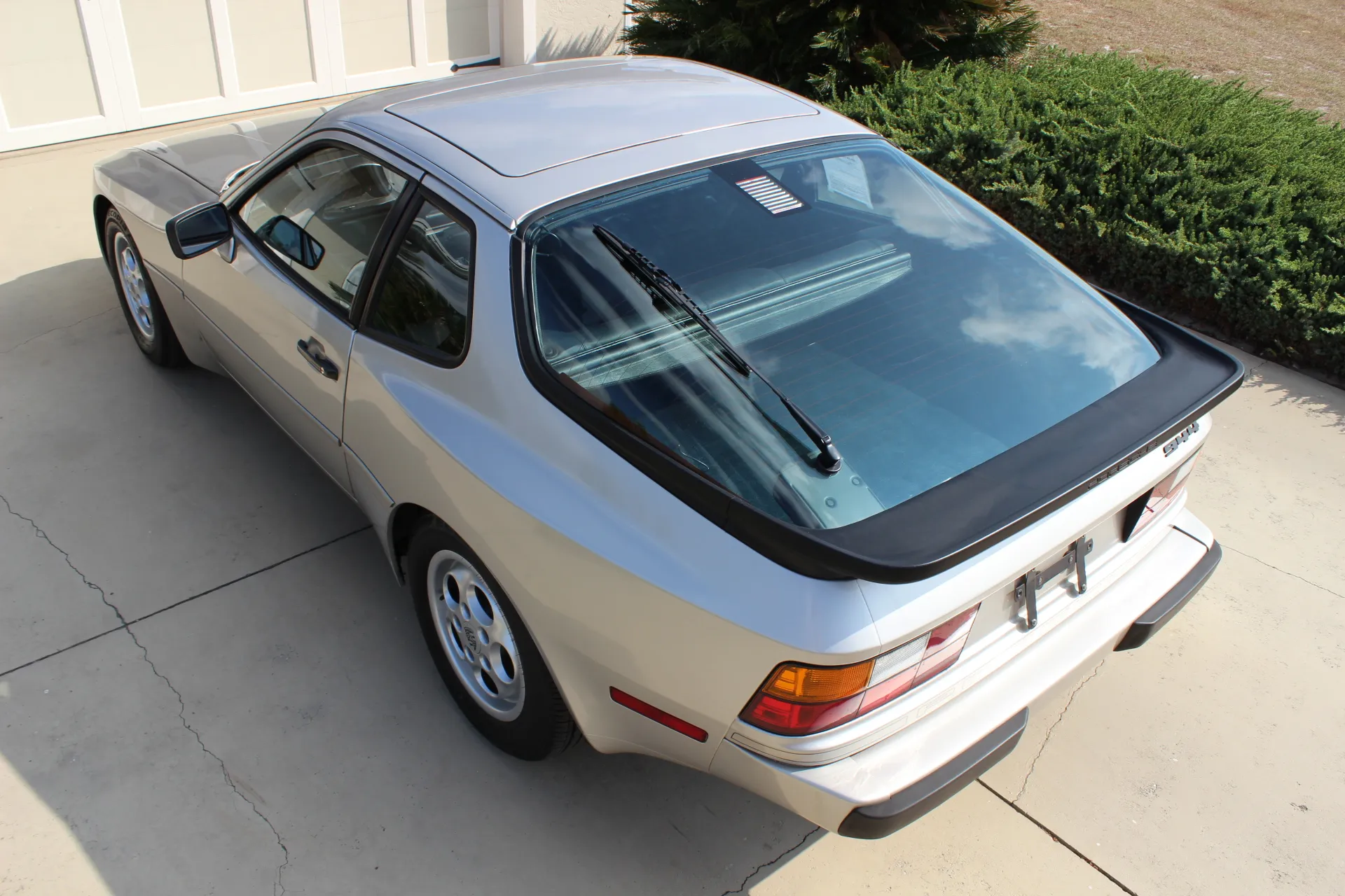 Load larger image of 1988 Porsche 944 - Stuttcars Classified