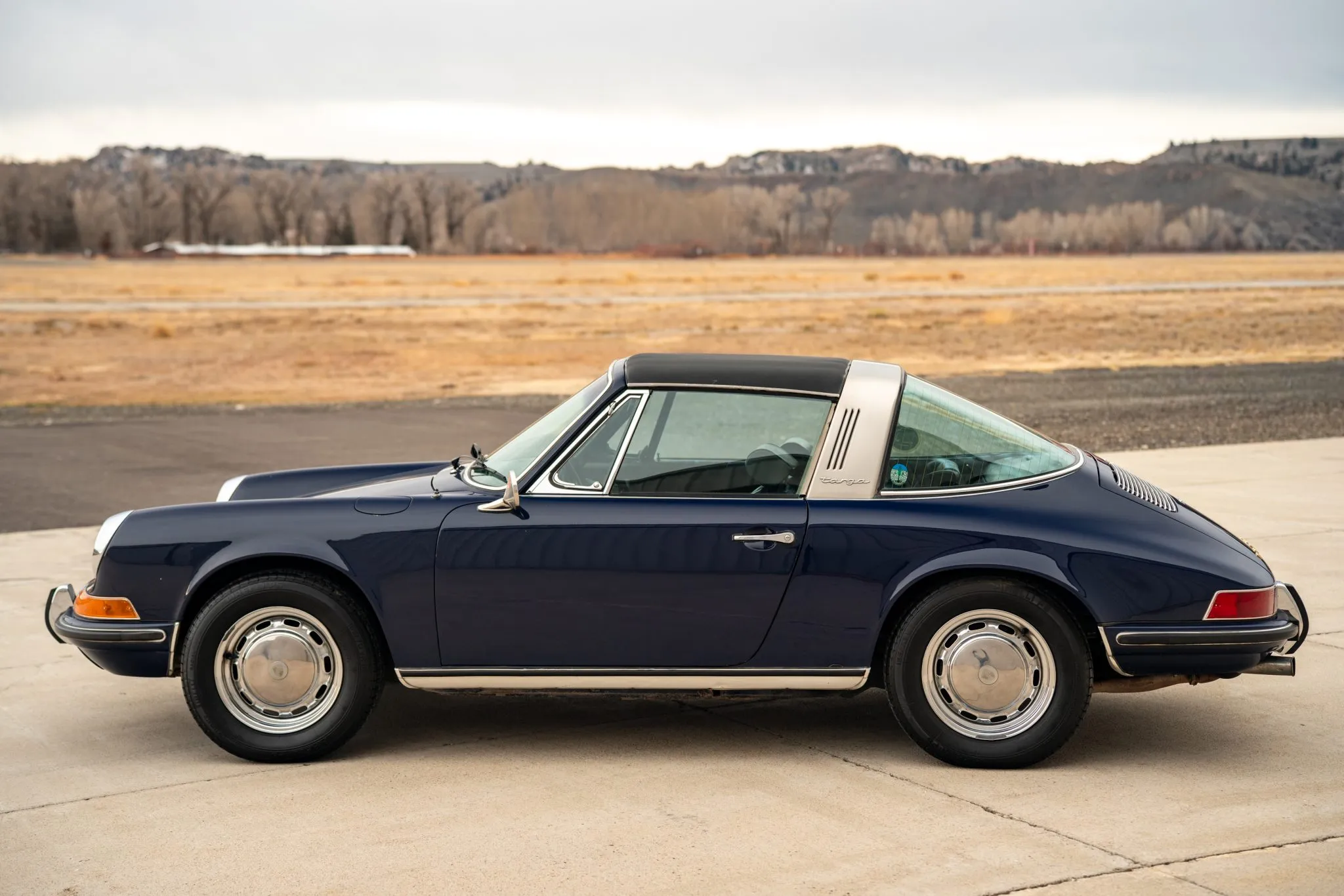Load larger image of 1971 Porsche 911T Targa - Stuttcars Classified