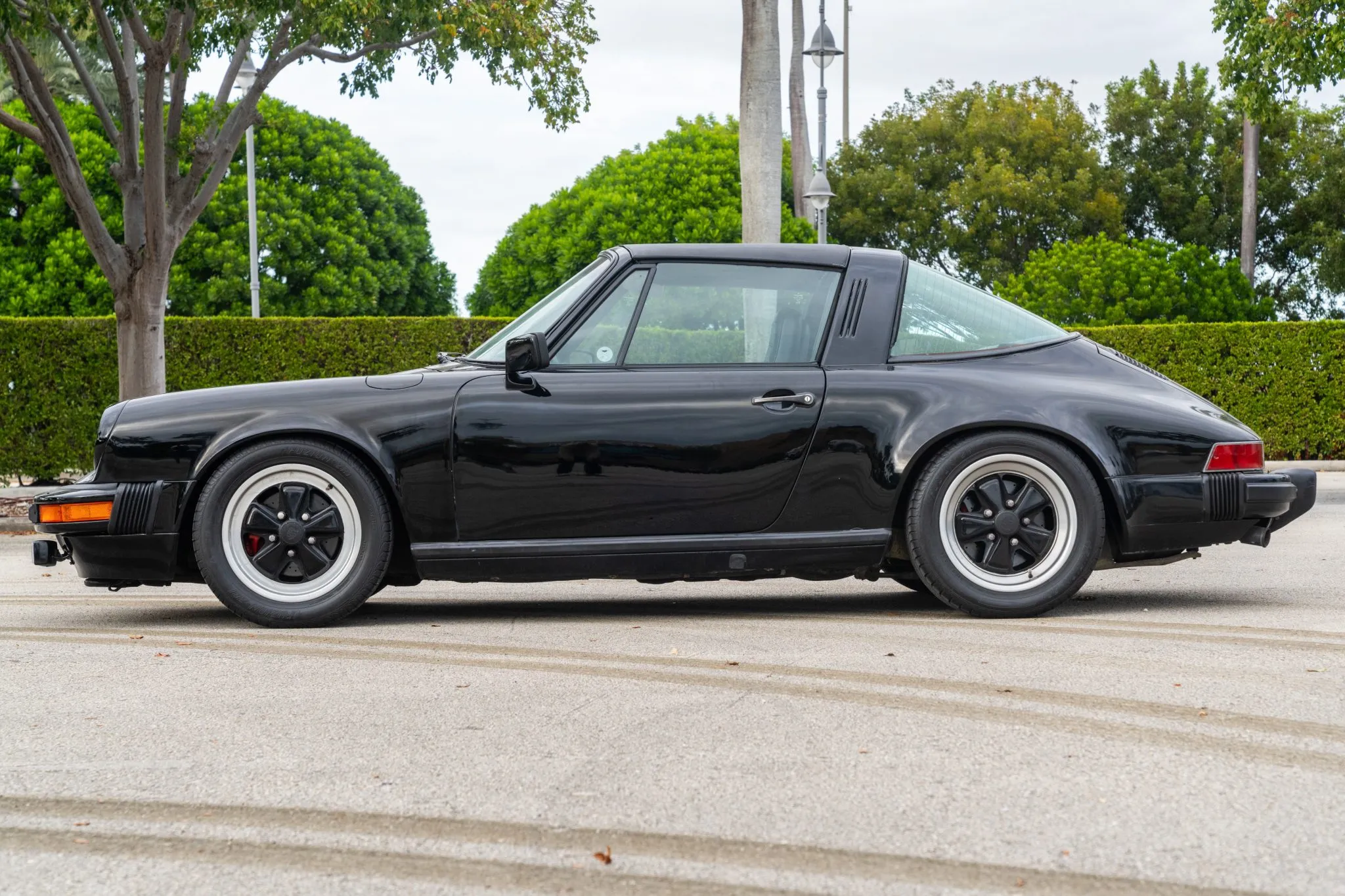 Load larger image of 1982 Porsche 911SC Targa - Stuttcars Classified