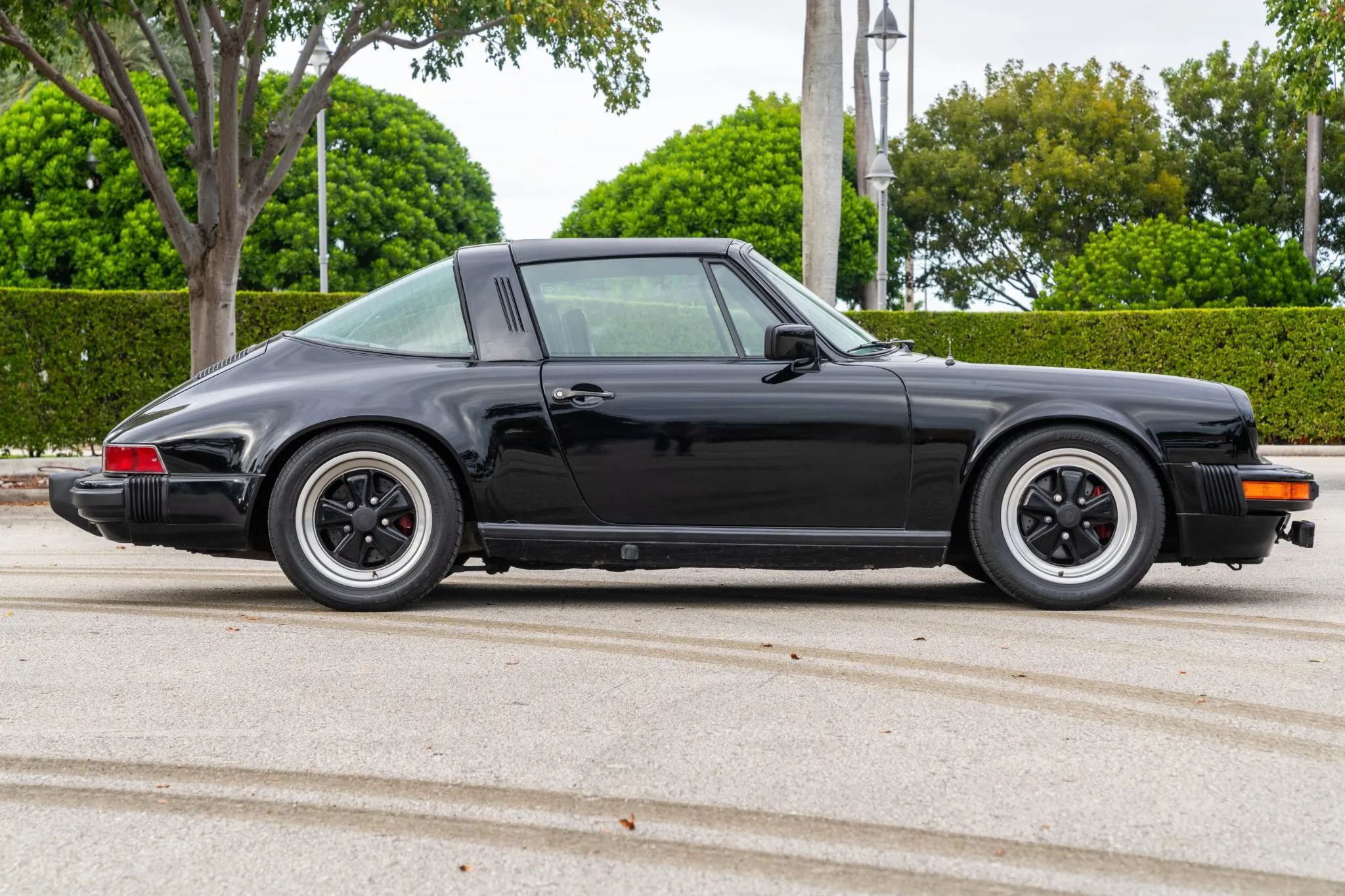 Load larger image of 1982 Porsche 911SC Targa - Stuttcars Classified