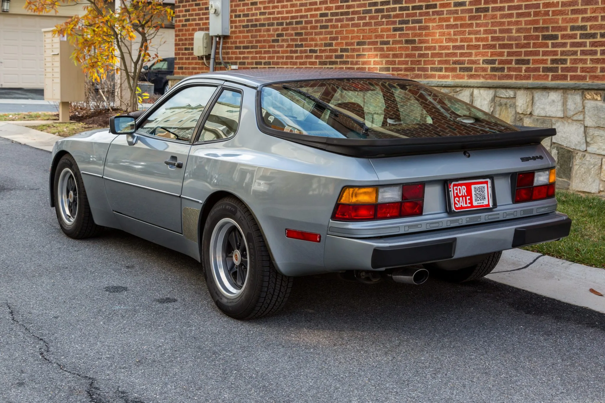 Load larger image of 1983 Porsche 944 - Stuttcars Classified