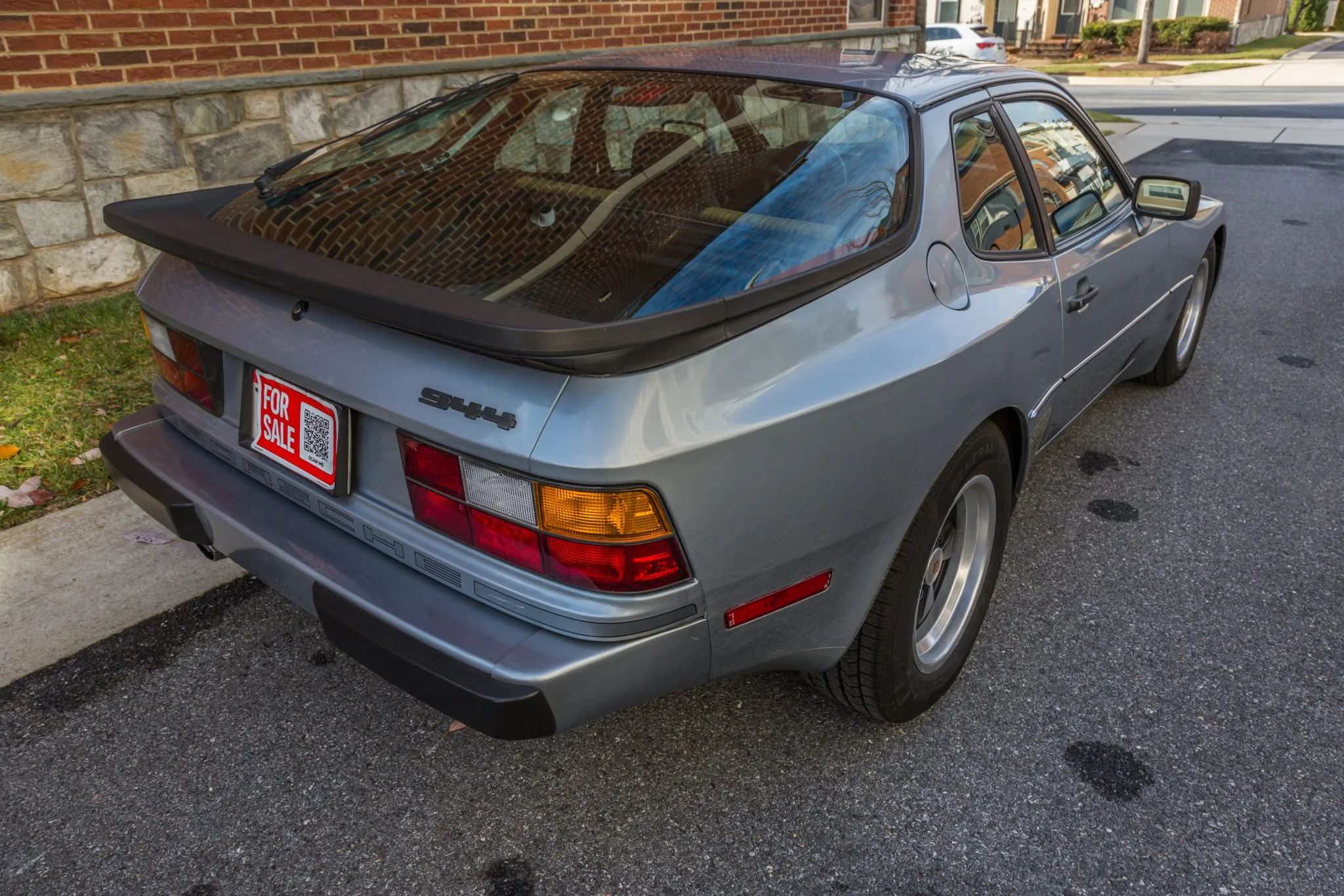 Load larger image of 1983 Porsche 944 - Stuttcars Classified