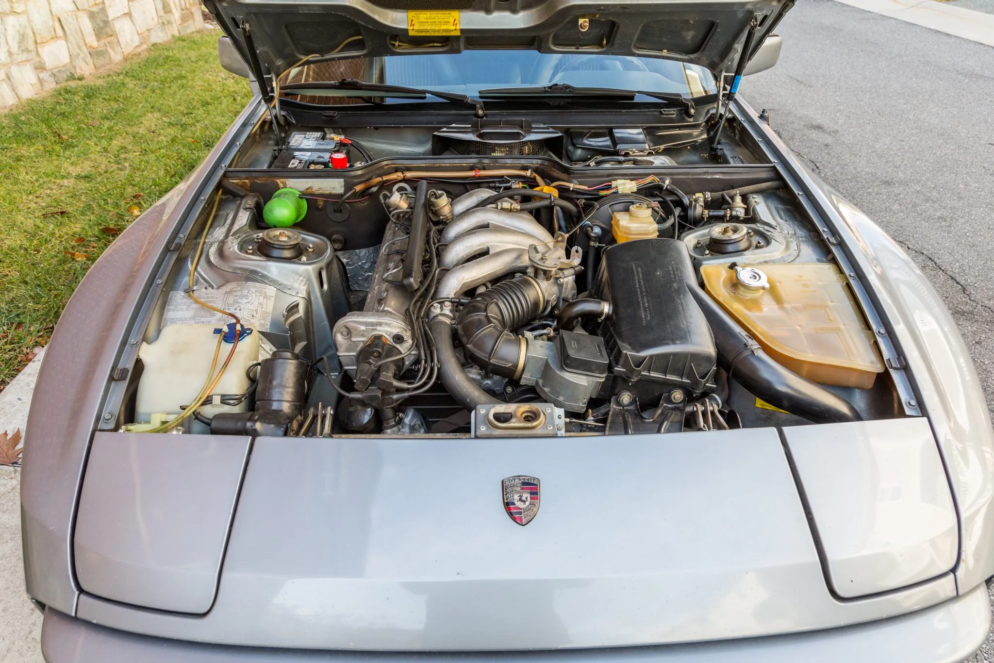 Load larger image of 1983 Porsche 944 - Stuttcars Classified