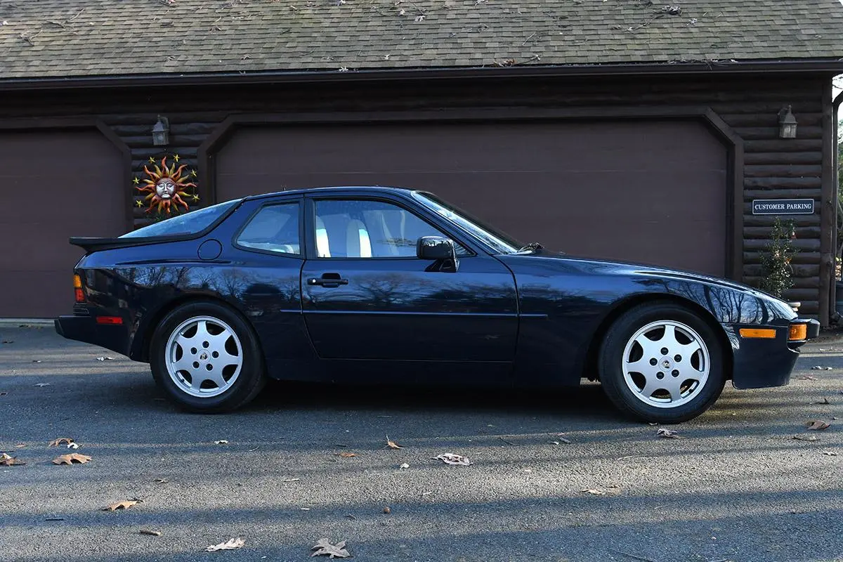 Load larger image of 1989 Porsche 944 - Stuttcars Classified