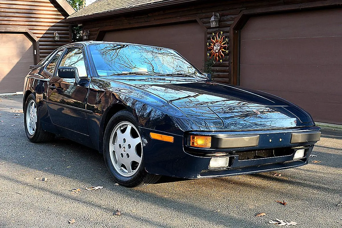 Load larger image of 1989 Porsche 944 - Stuttcars Classified