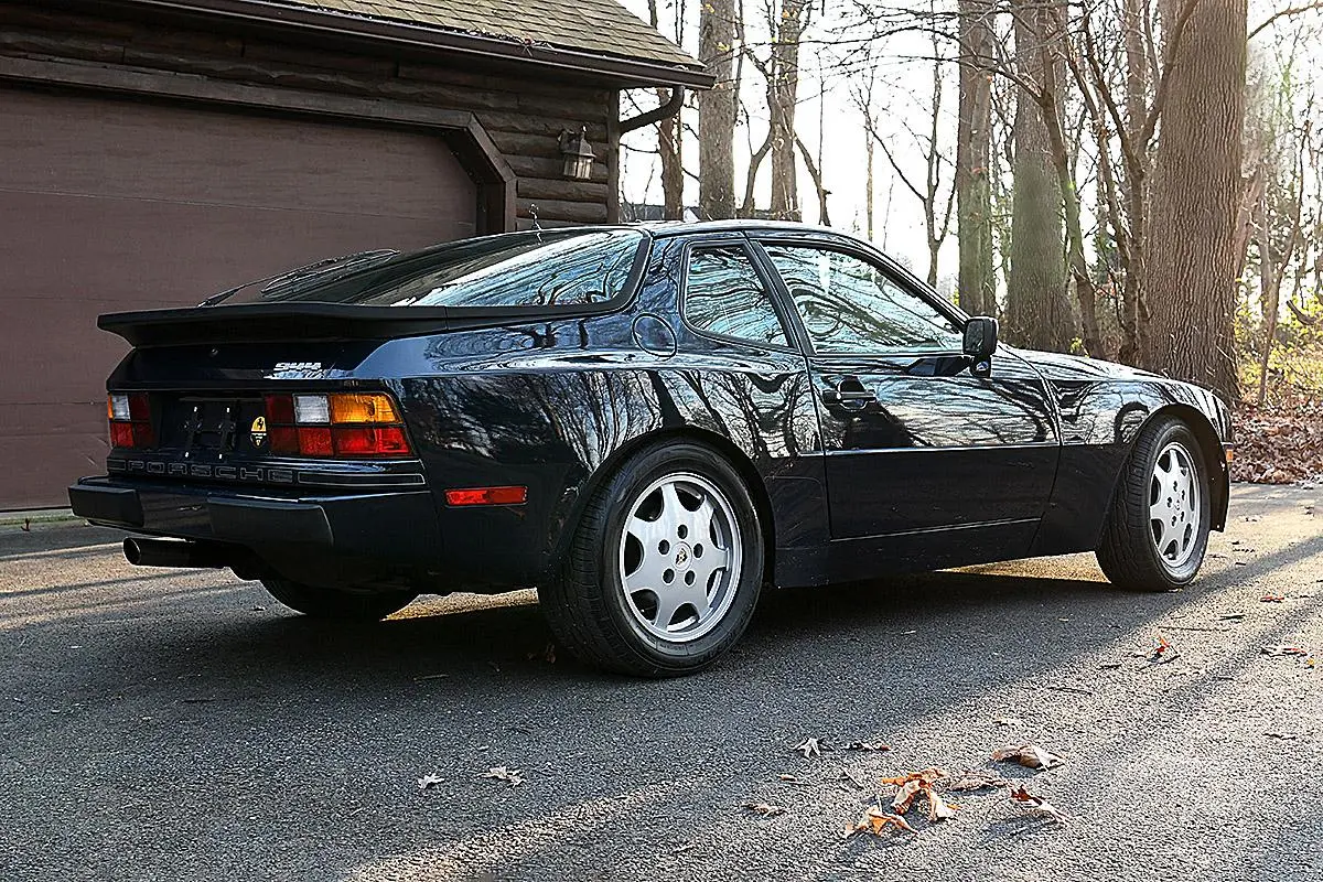 Load larger image of 1989 Porsche 944 - Stuttcars Classified
