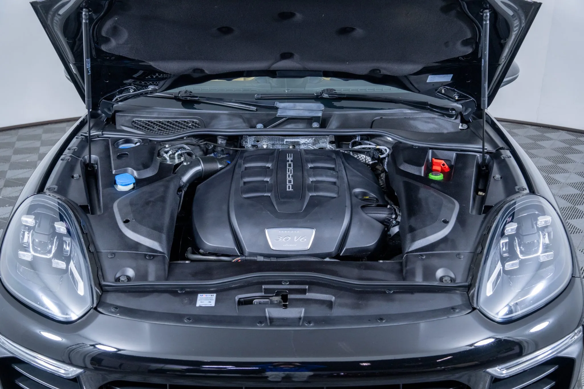 Load larger image of 2016 Porsche Cayenne Diesel - Stuttcars Classified