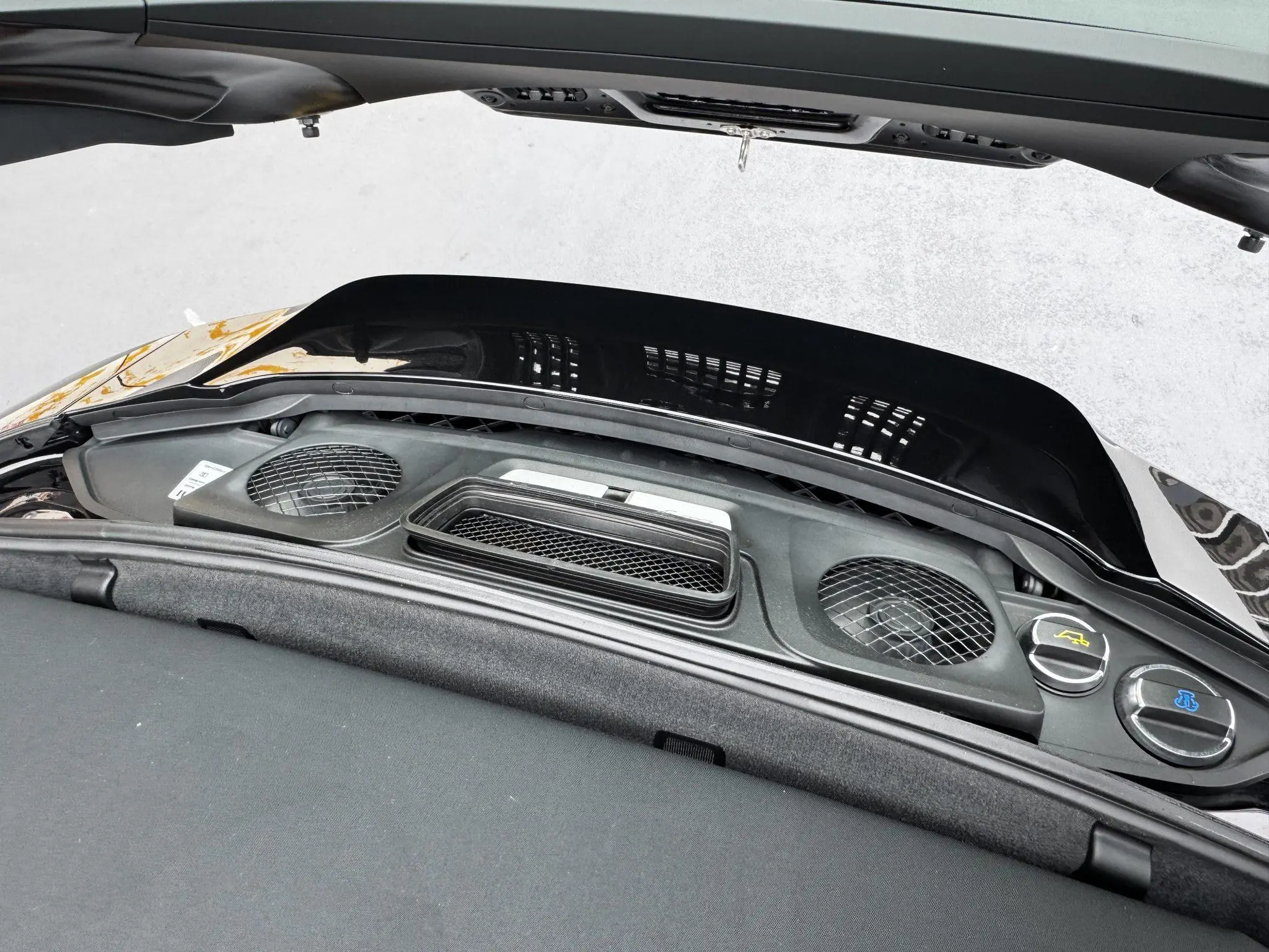 Load larger image of 2019 Porsche 911 Targa 4 GTS Exclusive Manufaktur Edition - Stuttcars Classified