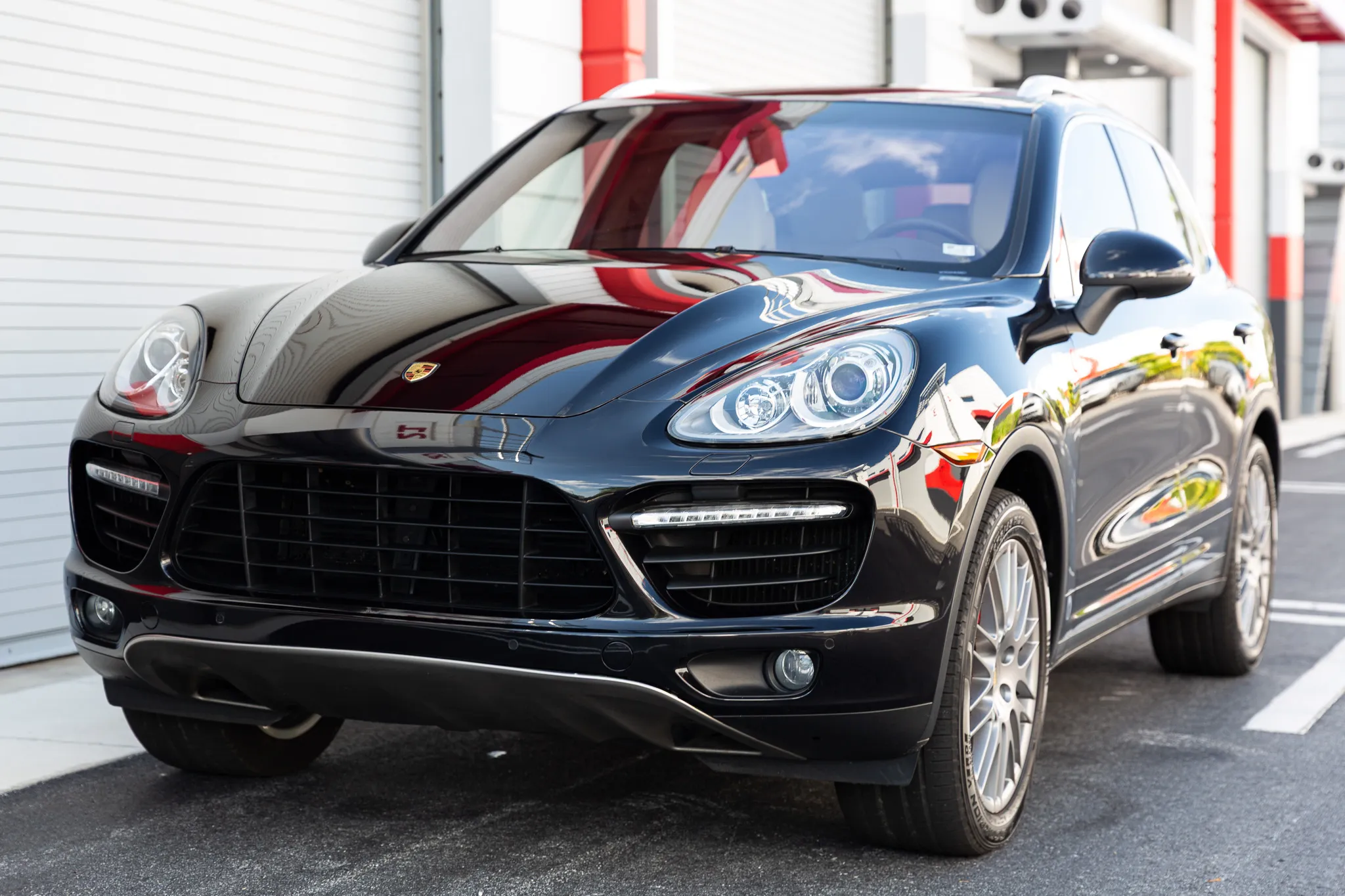 Load larger image of FOR SALE: 2011 Porsche Cayenne Turbo - Stuttcars Classified