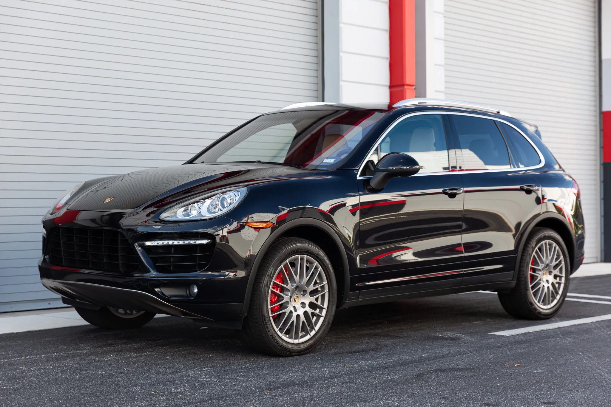 Load larger image of FOR SALE: 2011 Porsche Cayenne Turbo - Stuttcars Classified