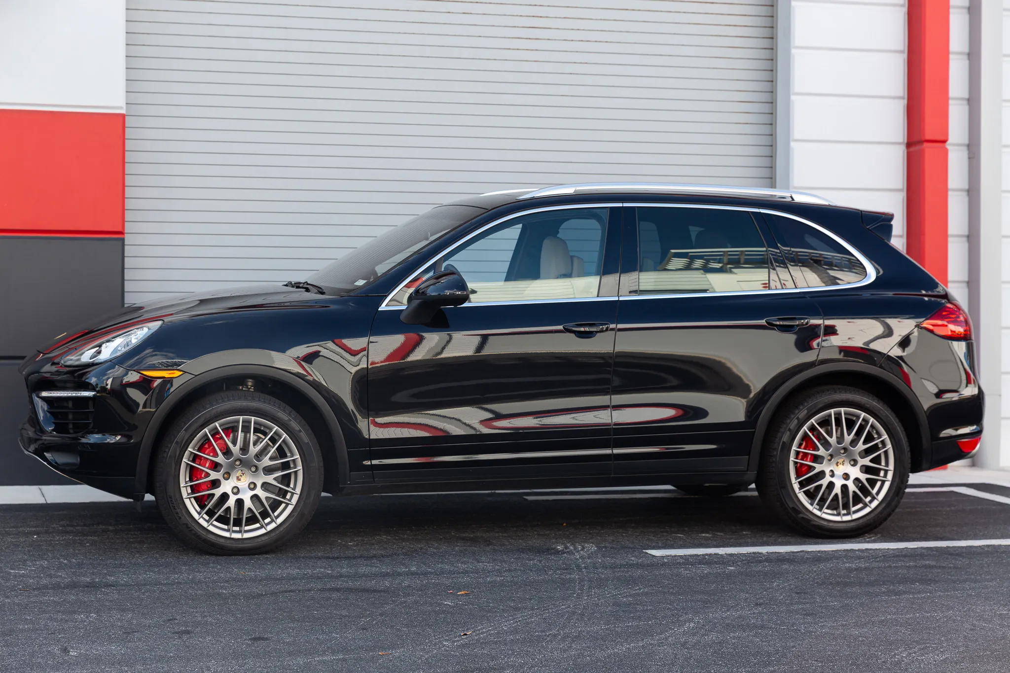 Load larger image of FOR SALE: 2011 Porsche Cayenne Turbo - Stuttcars Classified