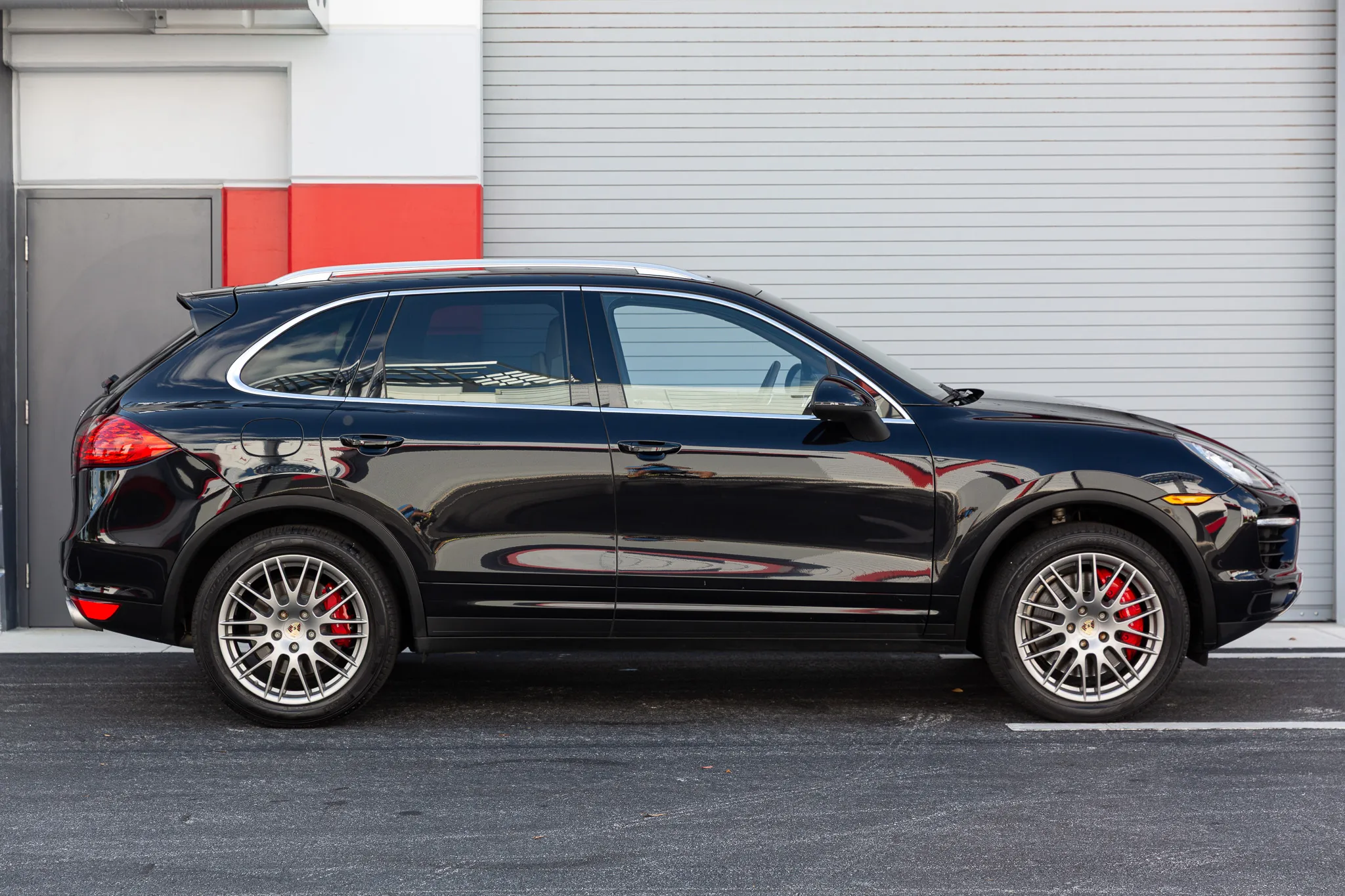Load larger image of FOR SALE: 2011 Porsche Cayenne Turbo - Stuttcars Classified