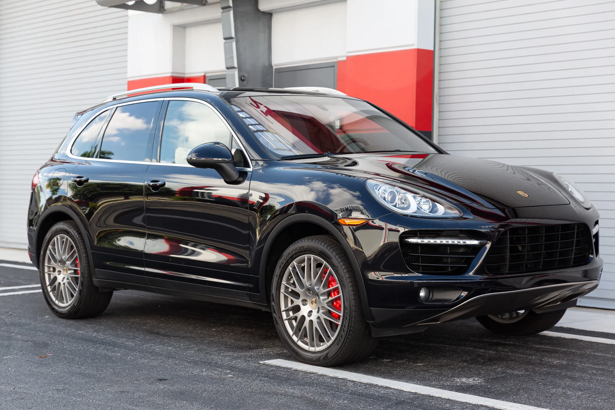 Load larger image of FOR SALE: 2011 Porsche Cayenne Turbo - Stuttcars Classified