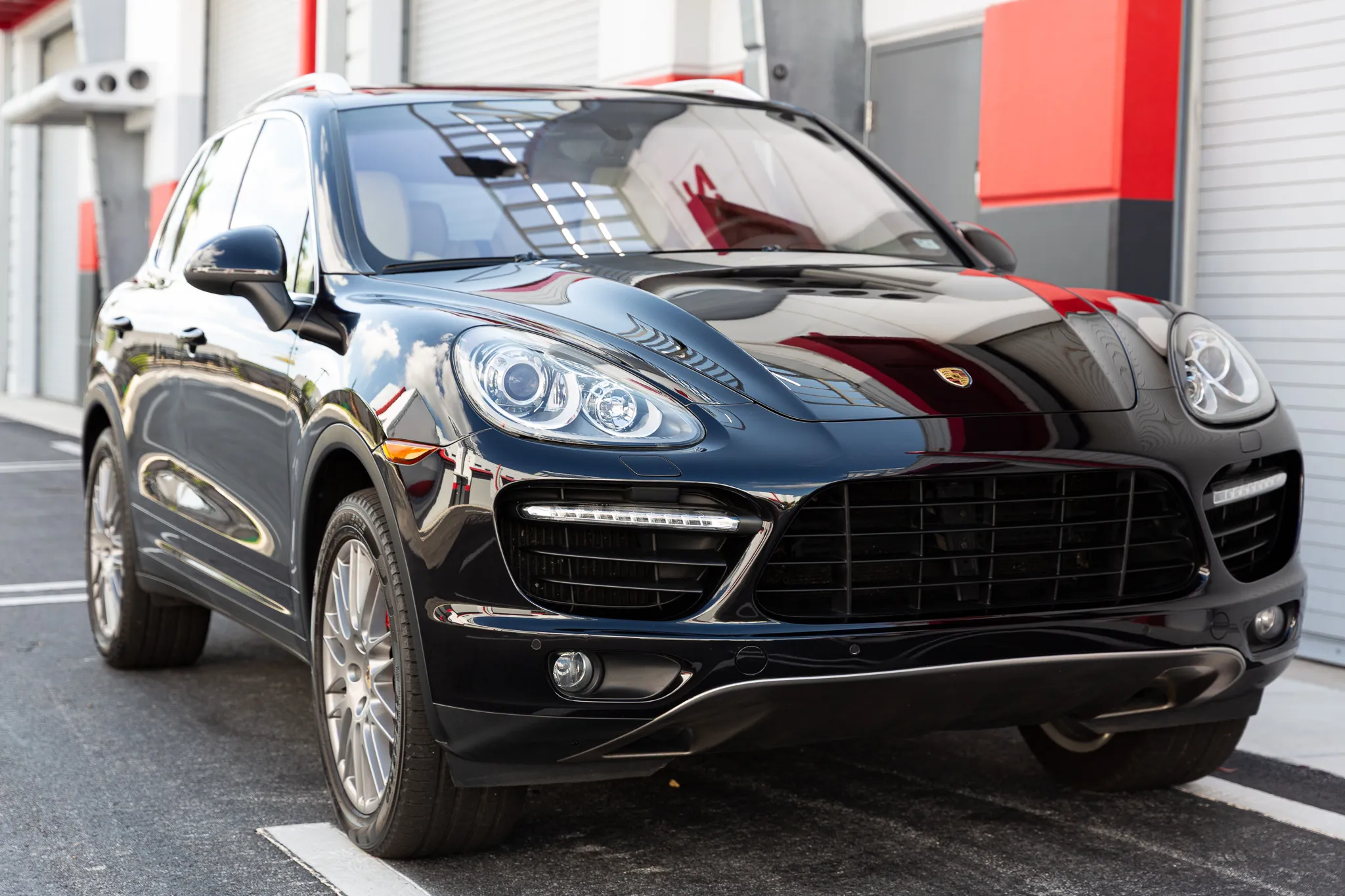Load larger image of FOR SALE: 2011 Porsche Cayenne Turbo - Stuttcars Classified