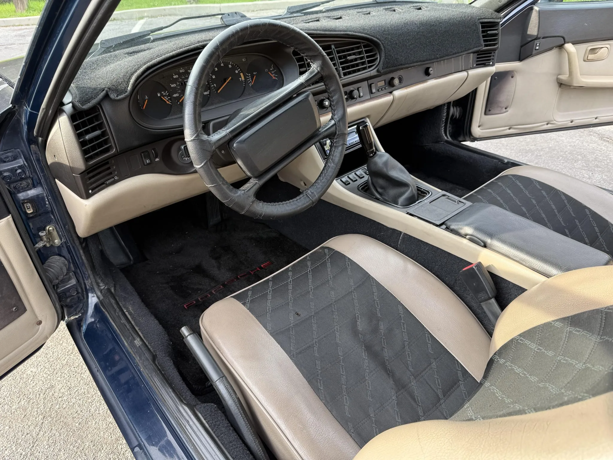 Load larger image of 1988 Porsche 944 - Stuttcars Classified