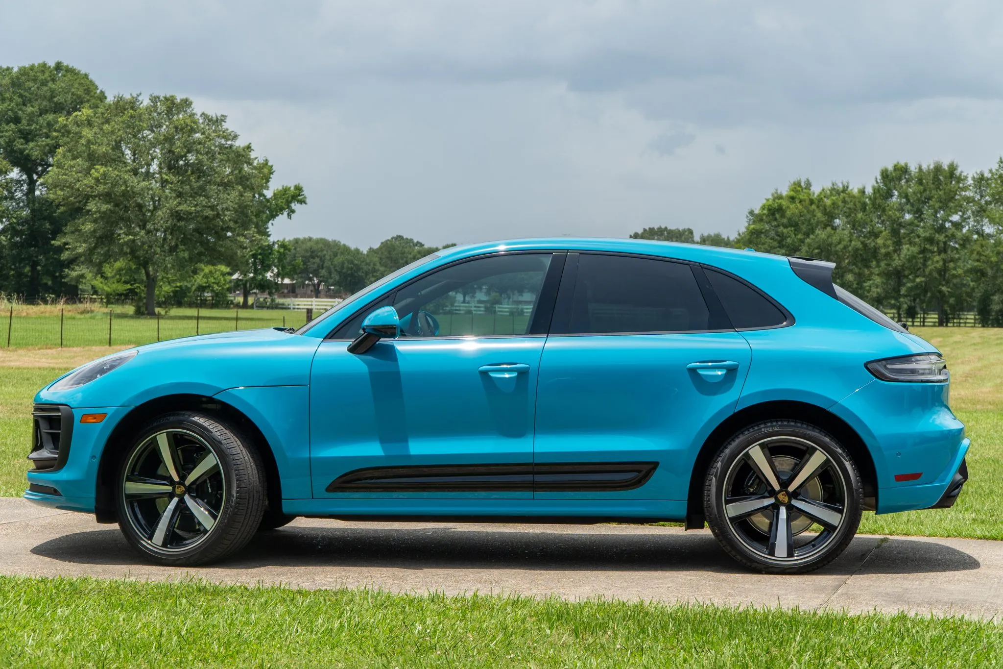 Load larger image of 2023 Porsche Macan GTS - Stuttcars Classified