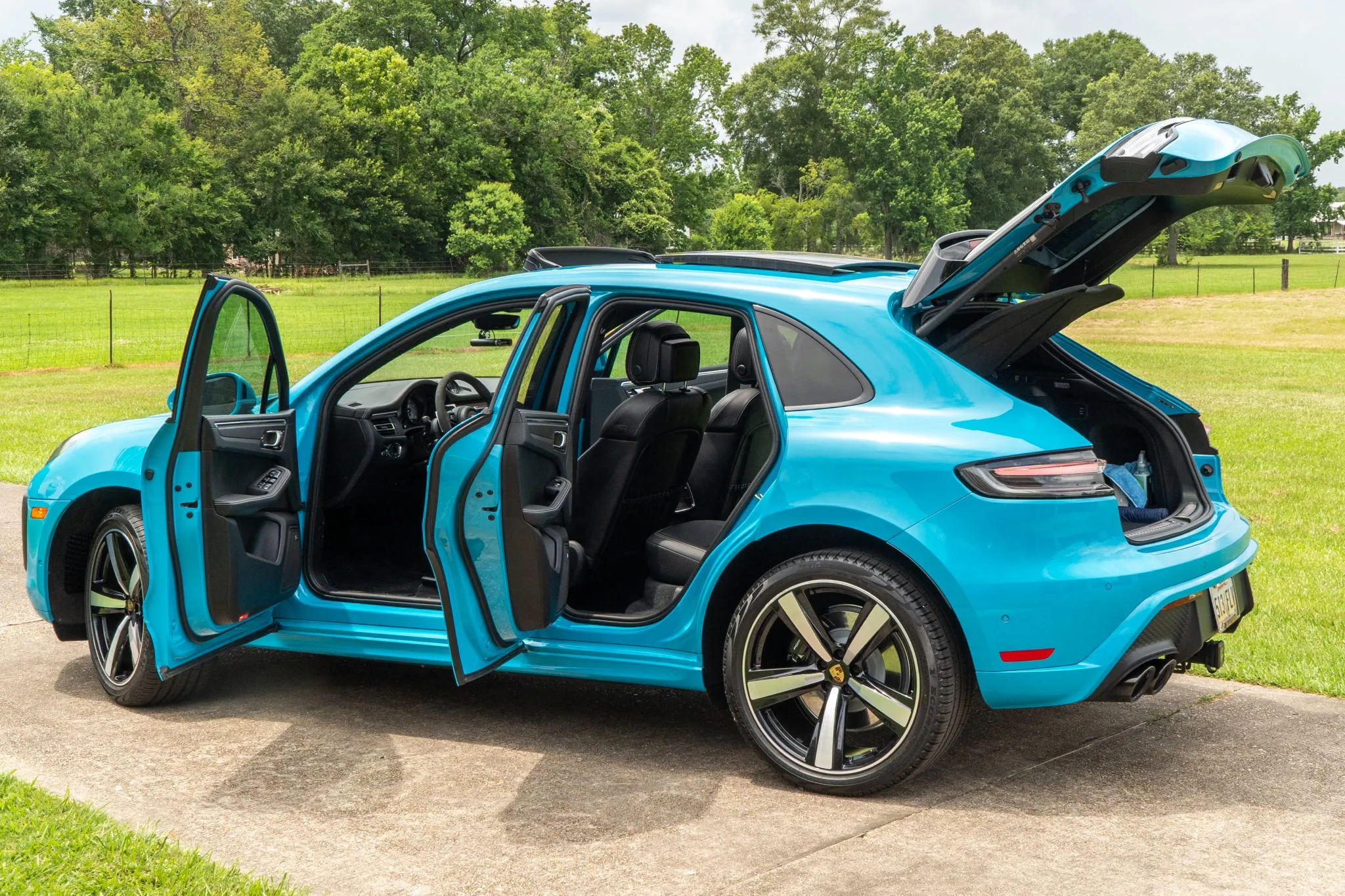 Load larger image of 2023 Porsche Macan GTS - Stuttcars Classified