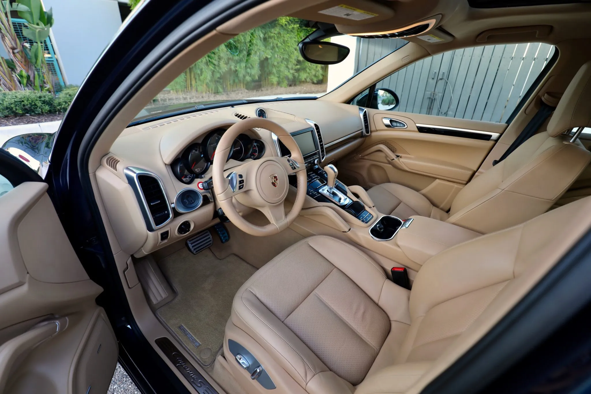 Load larger image of 2013 Porsche Cayenne S Hybrid - Stuttcars Classified